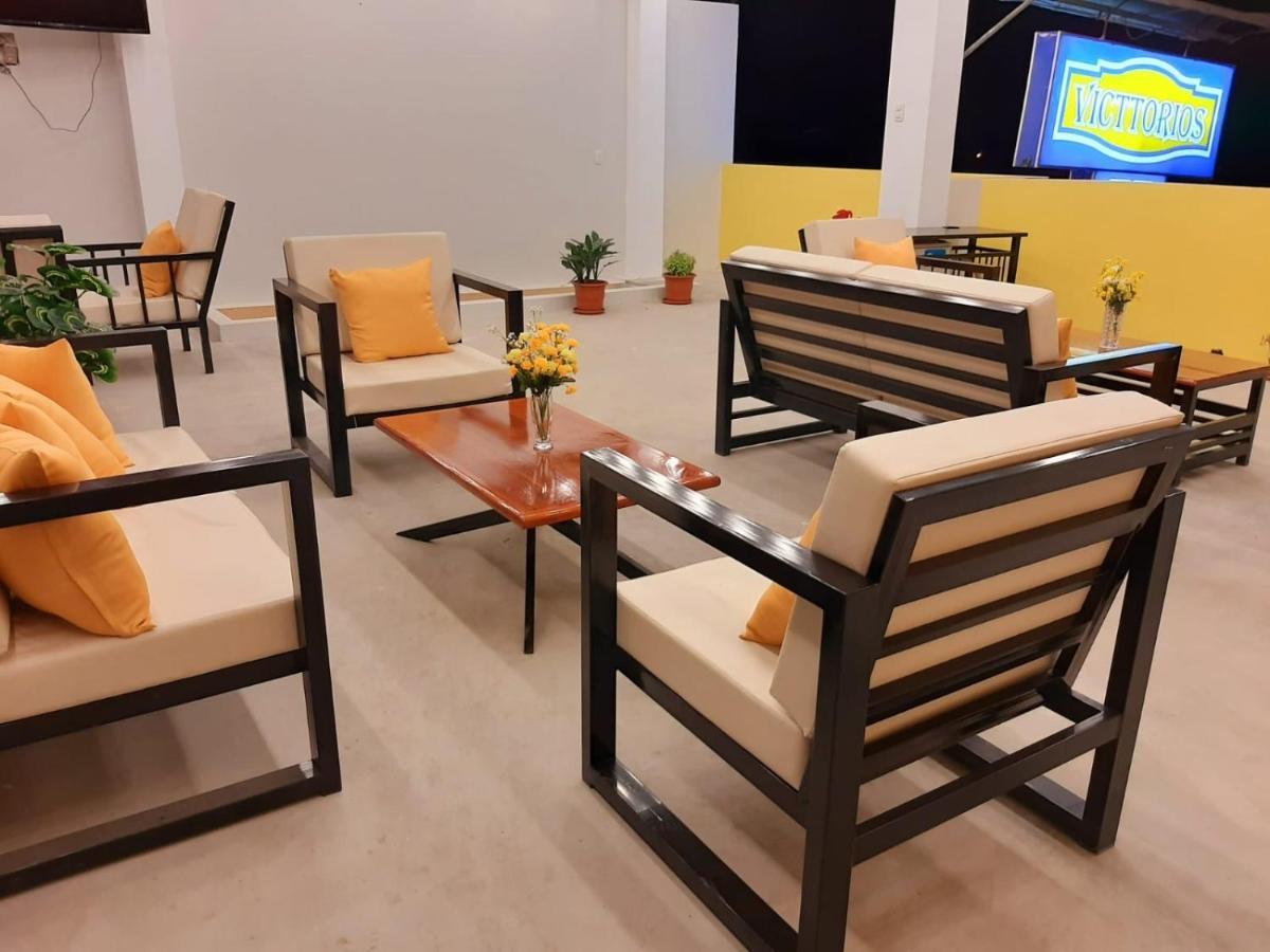 Victtorios Hotel Satipo Buitenkant foto