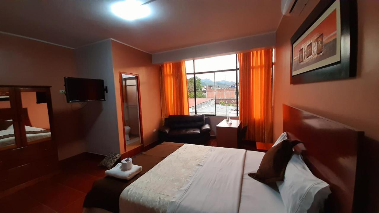 Victtorios Hotel Satipo Buitenkant foto
