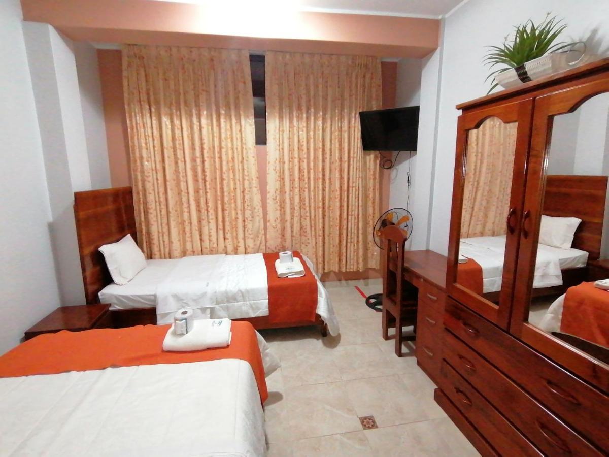 Victtorios Hotel Satipo Buitenkant foto