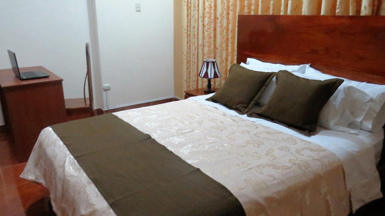 Victtorios Hotel Satipo Buitenkant foto