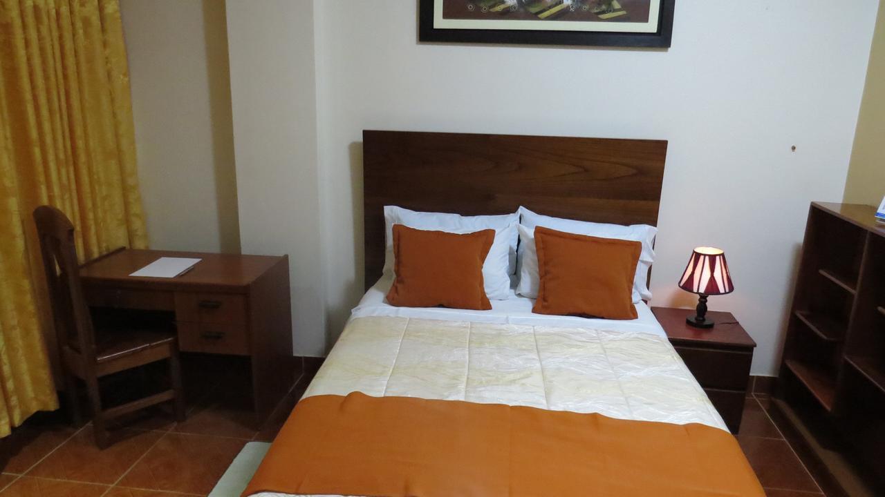 Victtorios Hotel Satipo Buitenkant foto