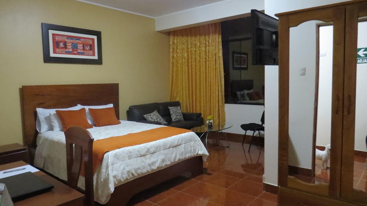 Victtorios Hotel Satipo Buitenkant foto