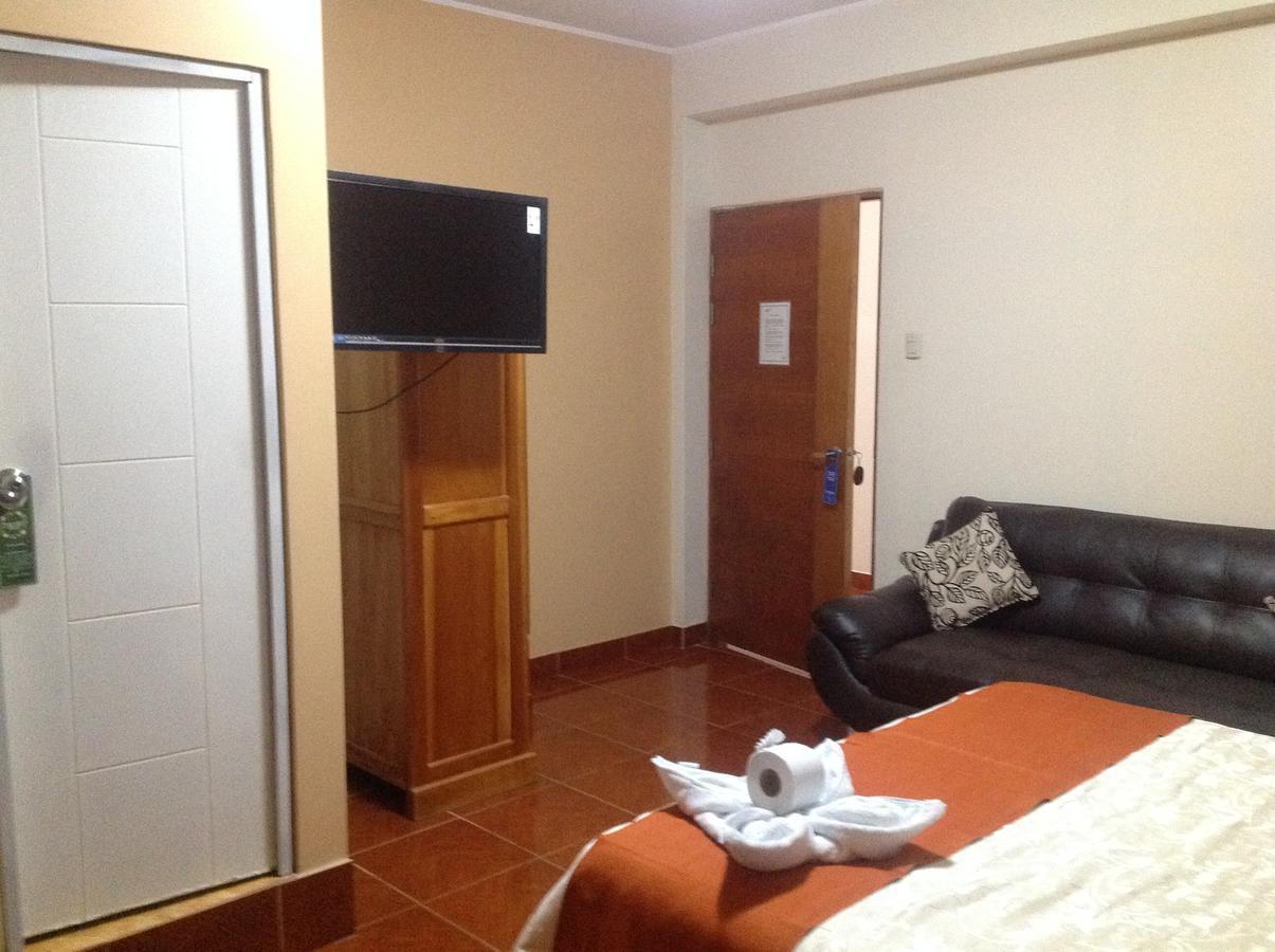 Victtorios Hotel Satipo Buitenkant foto
