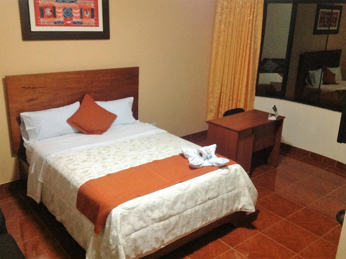 Victtorios Hotel Satipo Buitenkant foto