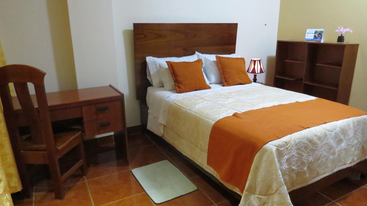 Victtorios Hotel Satipo Buitenkant foto