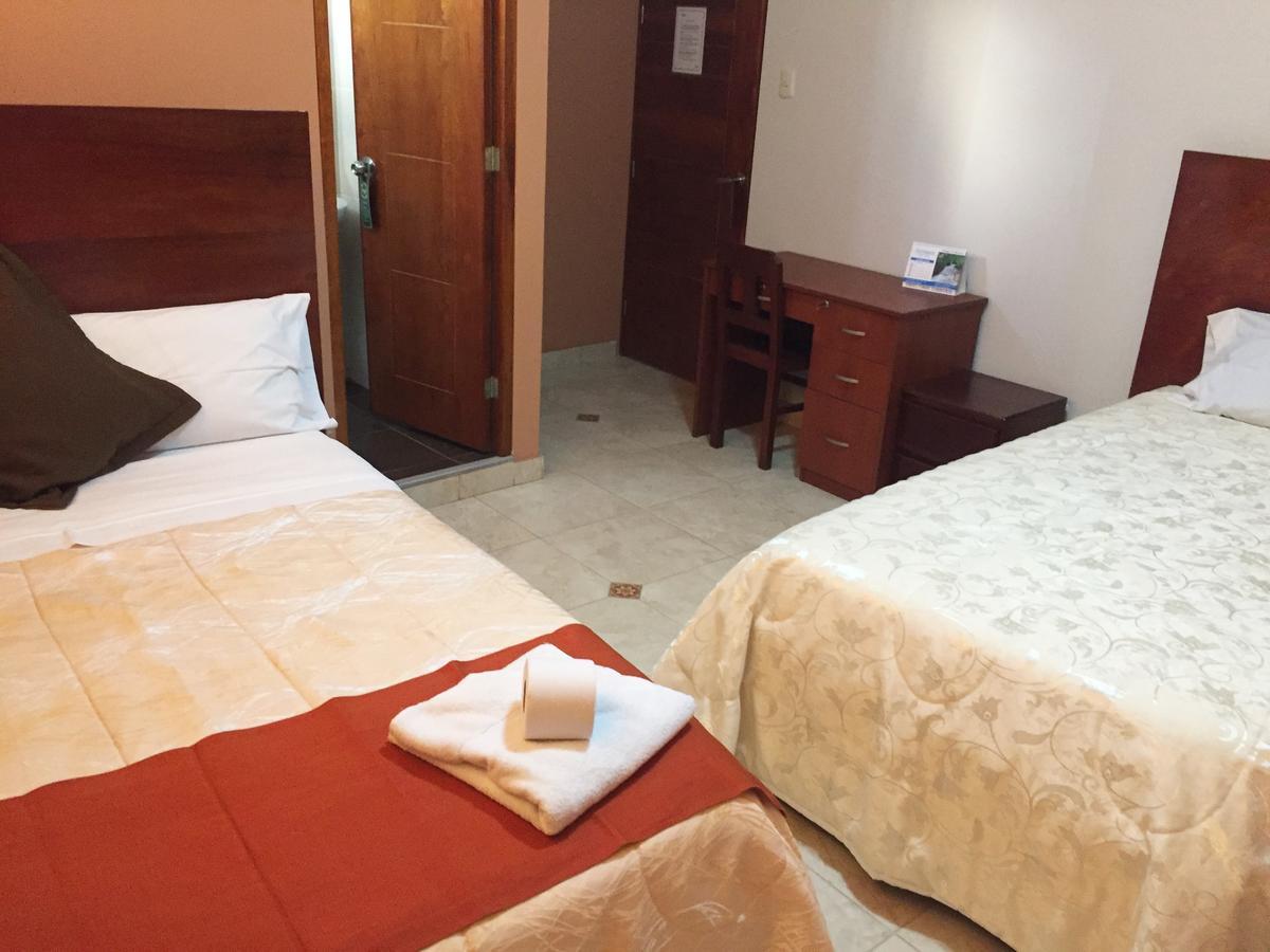 Victtorios Hotel Satipo Buitenkant foto