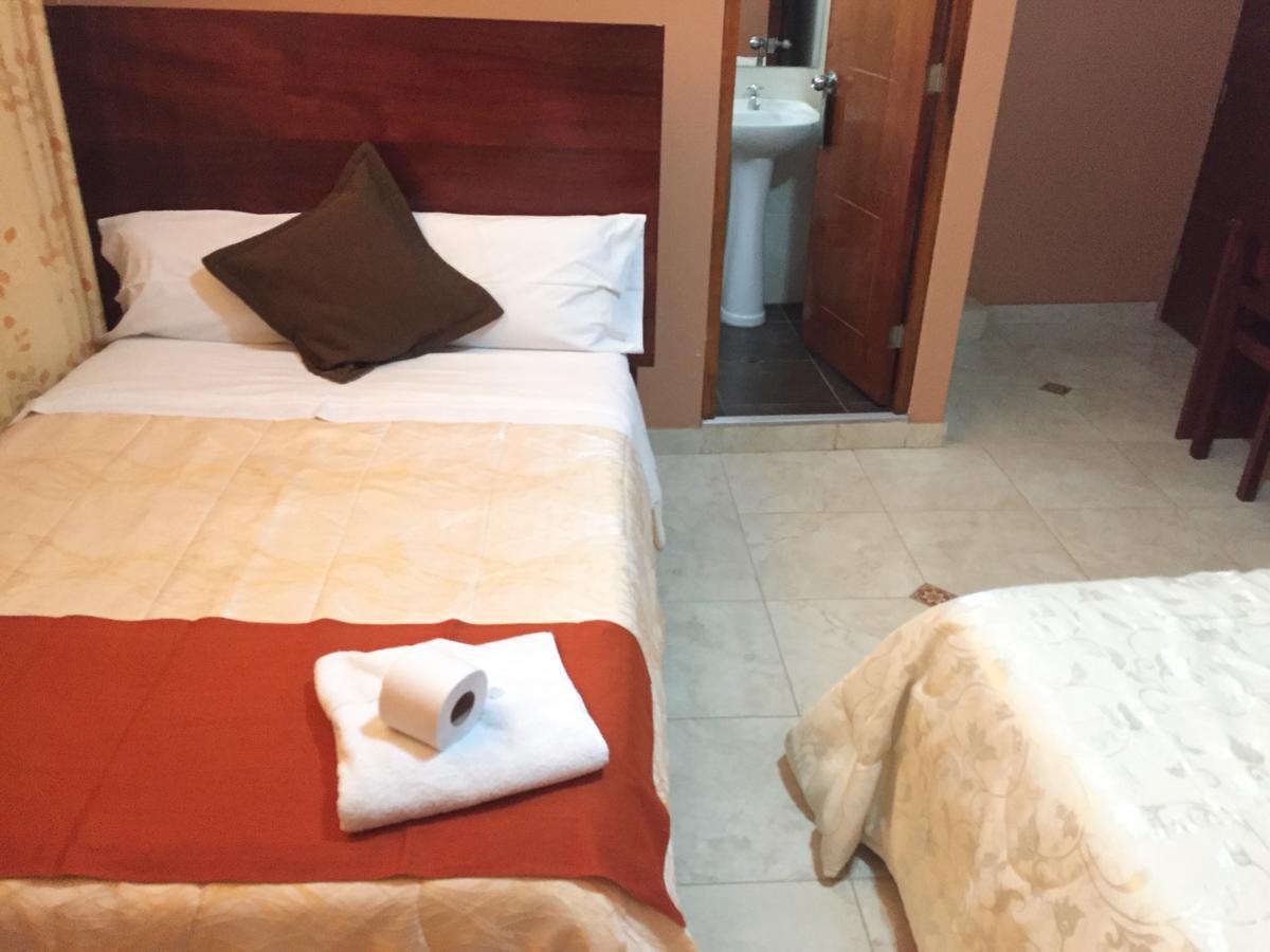 Victtorios Hotel Satipo Buitenkant foto