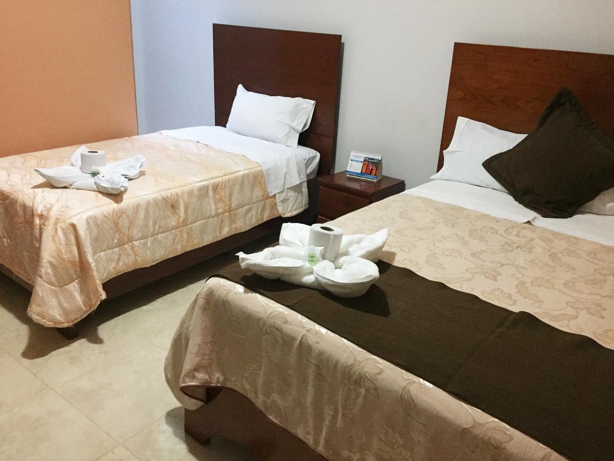 Victtorios Hotel Satipo Buitenkant foto