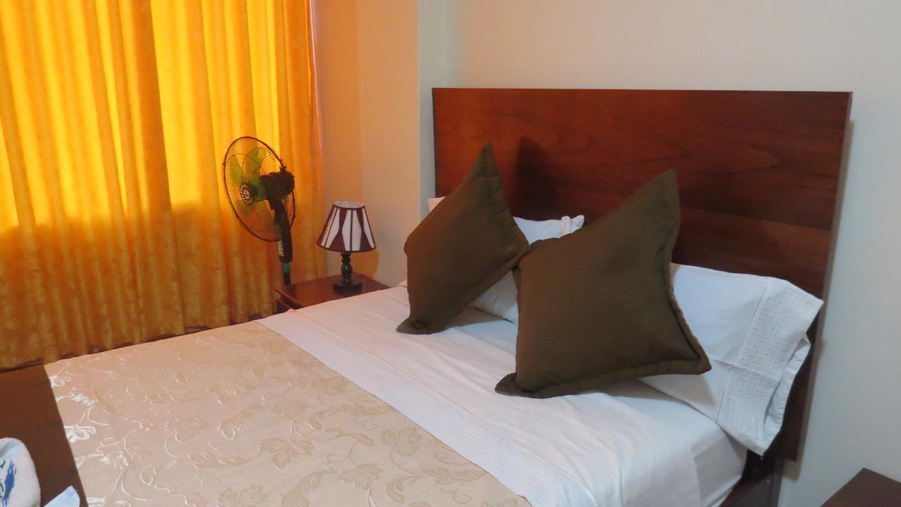 Victtorios Hotel Satipo Buitenkant foto