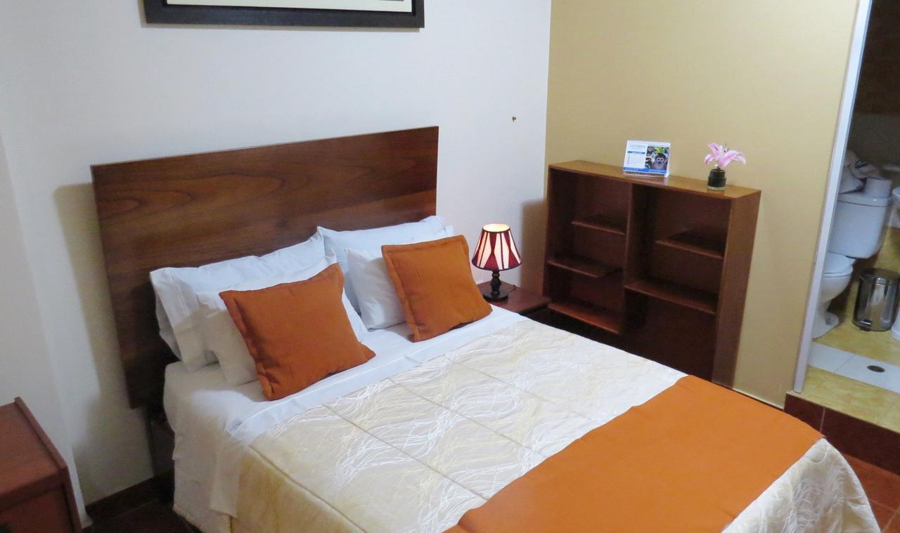 Victtorios Hotel Satipo Buitenkant foto