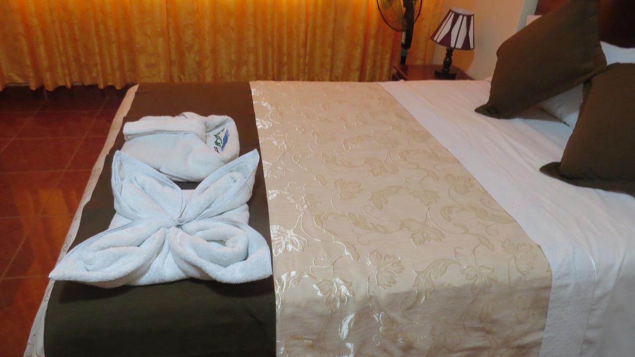 Victtorios Hotel Satipo Buitenkant foto